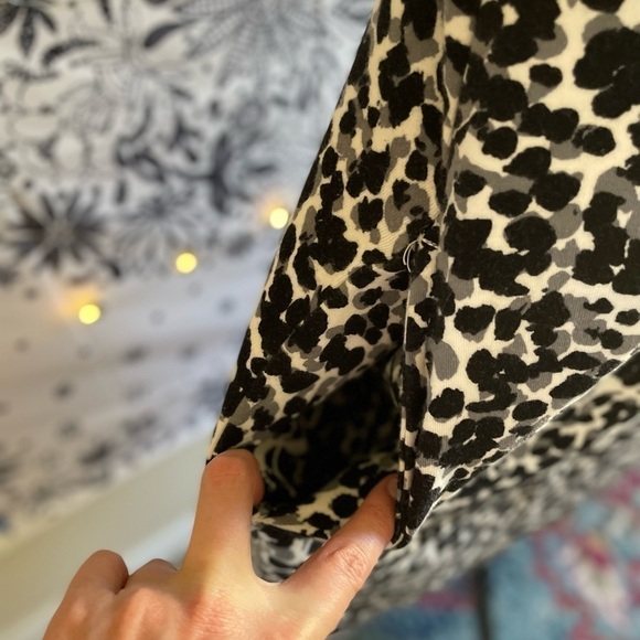 Black, white and grey cheetah print stretch short sleeve dress - Picture 4 of 5